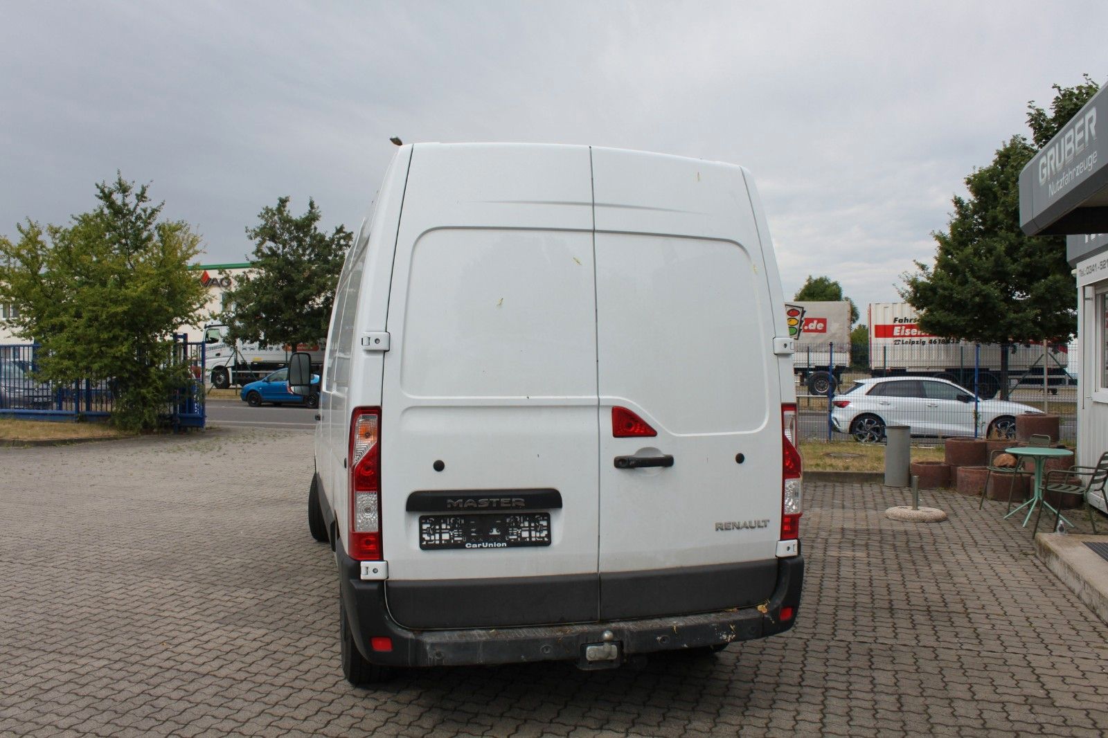 Fahrzeugabbildung Renault Master III Kasten L2H2 HKa 3,3t