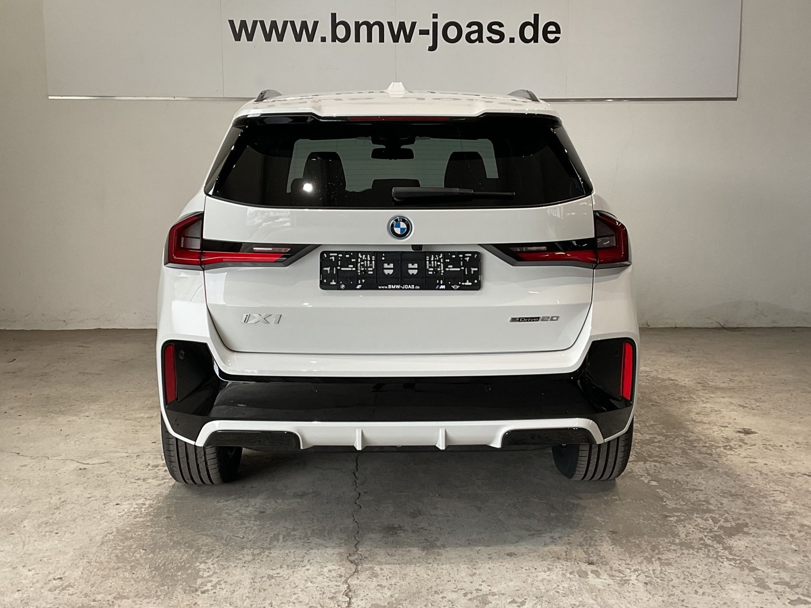 Fahrzeugabbildung BMW iX1 eDrive20 Komfortzugang, Head-Up-Display, AHK