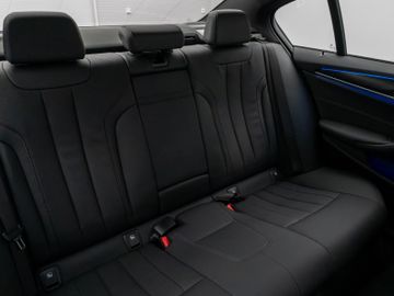 Fahrzeugabbildung BMW 520d M Sport  Kamera HUD DAB HiFi AHK DisplayKey