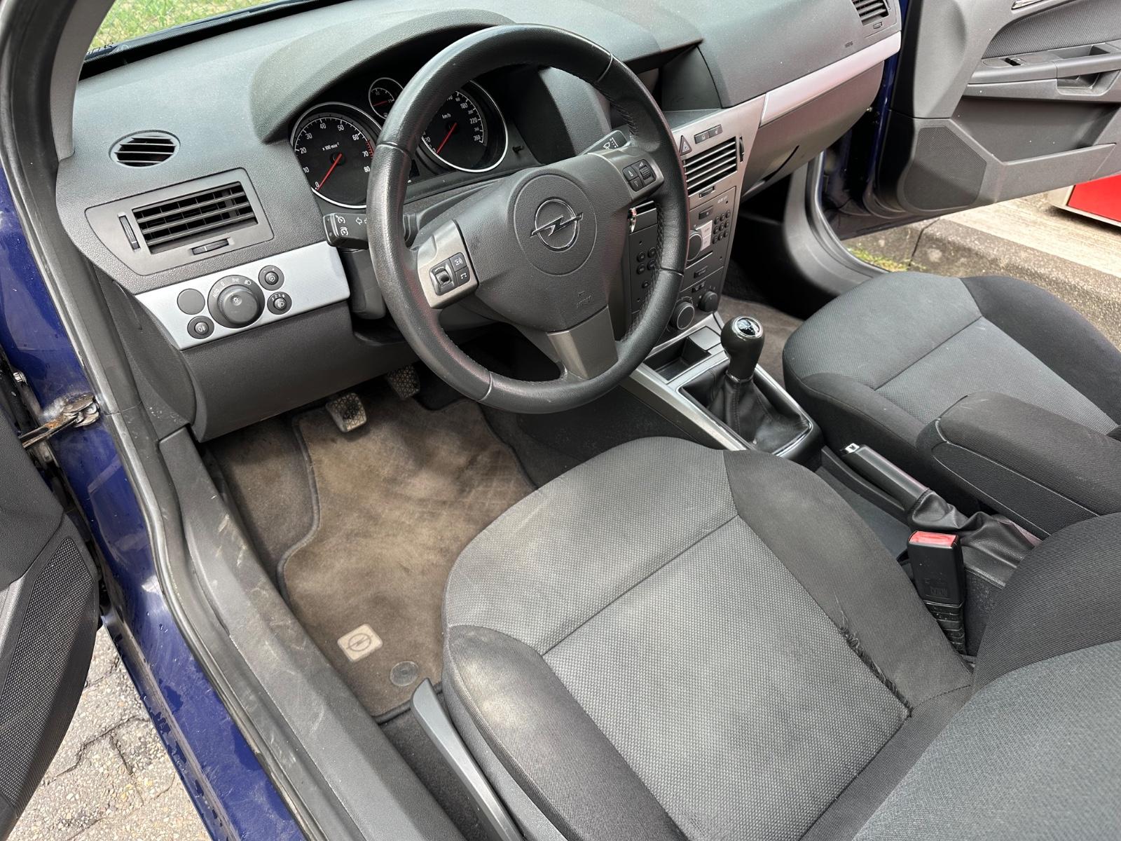 Opel Astra 2006 — photo 8