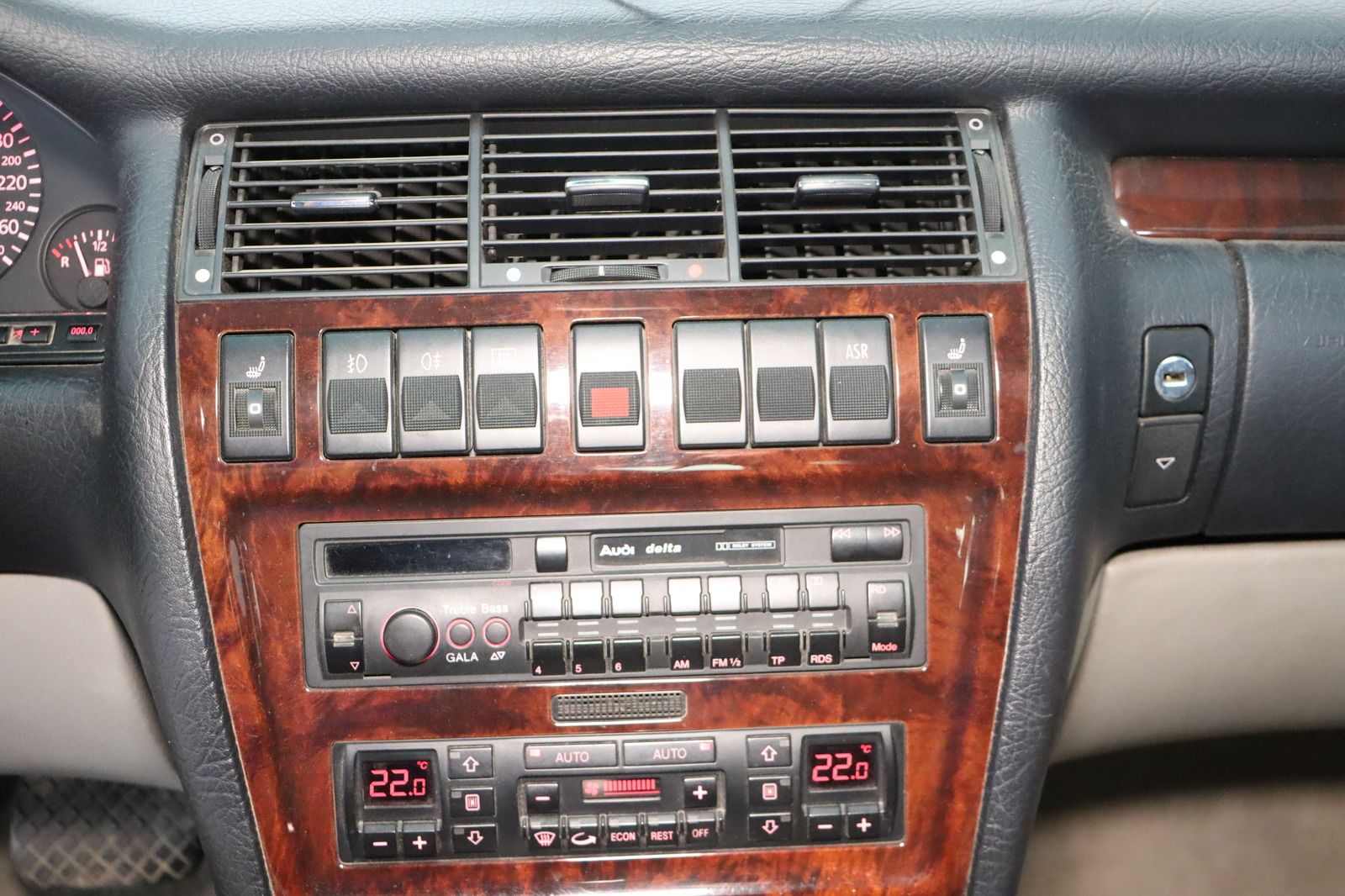 Fahrzeugabbildung Audi A8 2.8 *HU/AU 12.26 * Sizhzg. * Leder  * AHK
