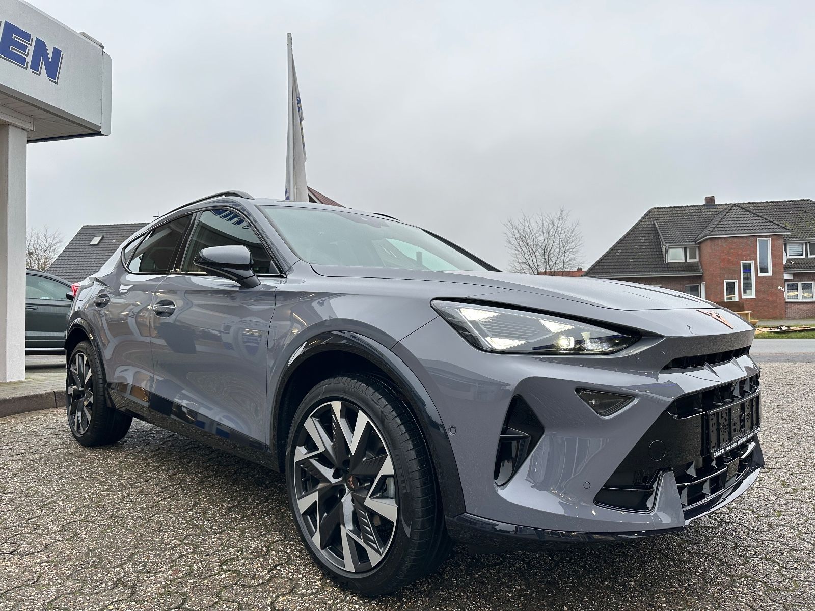 Fahrzeugabbildung CUPRA Formentor 1.5 eTSI DSG Pano/AHK/ACC/Navi/360°