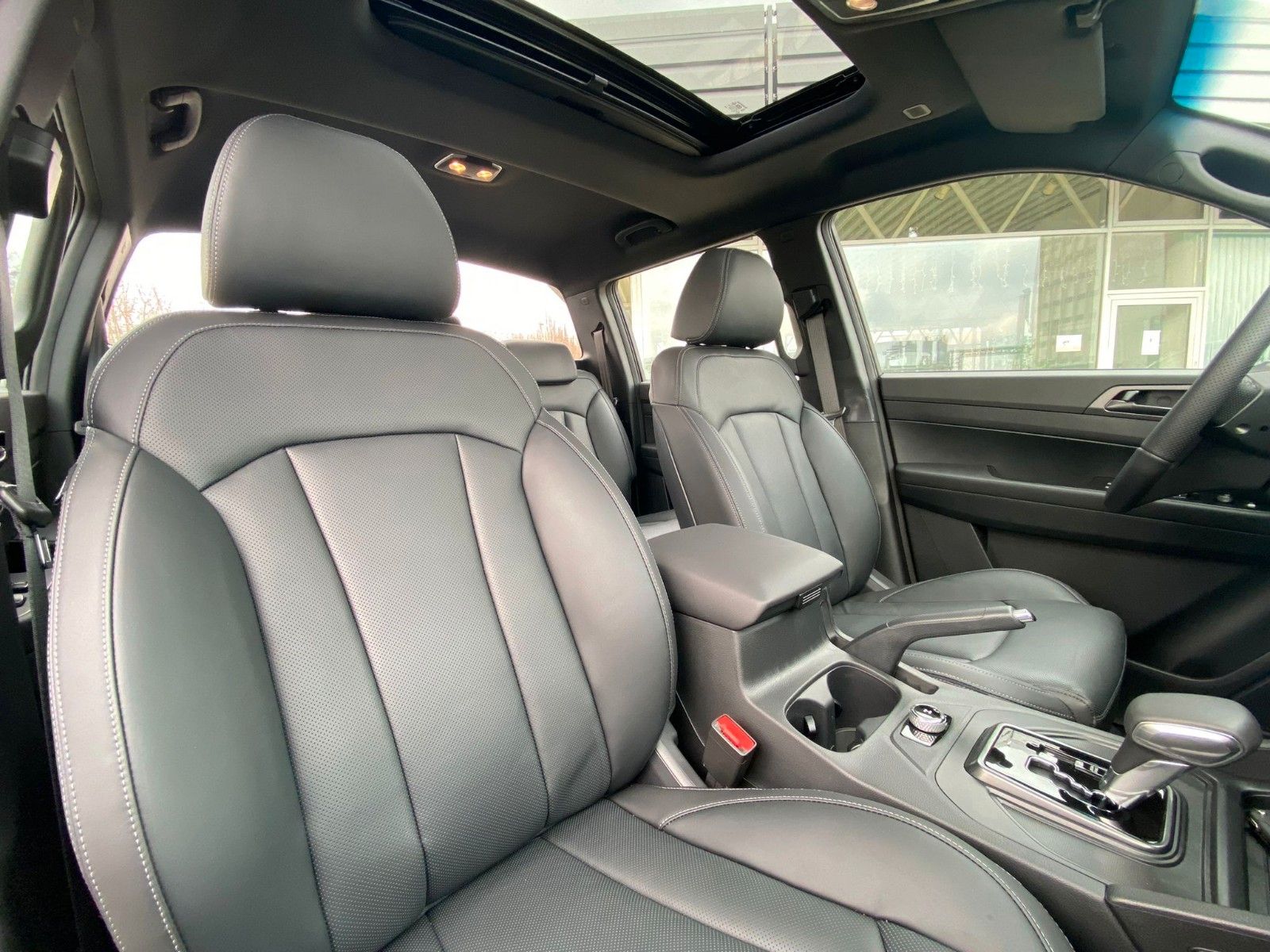 Fahrzeugabbildung Ssangyong Musso Grand 2.2d AT 4x4 BLACK LEDER+XENON+SD+DIF