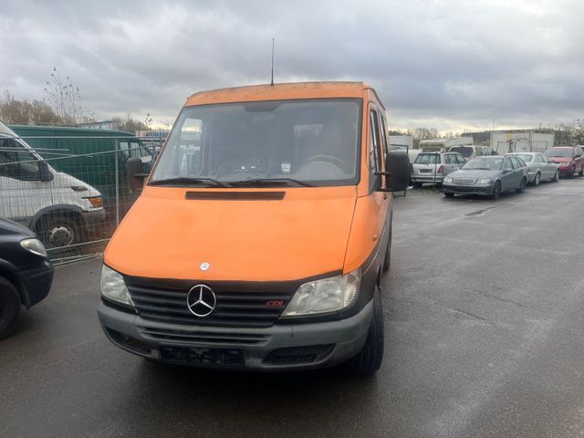 Mercedes-Benz Sprinter 211  mit AC.      Klima