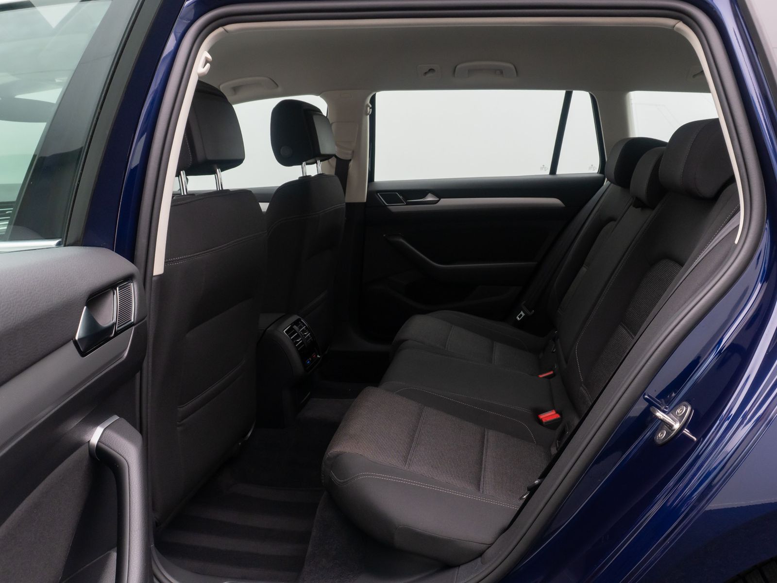 Fahrzeugabbildung Volkswagen Passat Comfortline Kamera HiFi ACC FernlichtReg