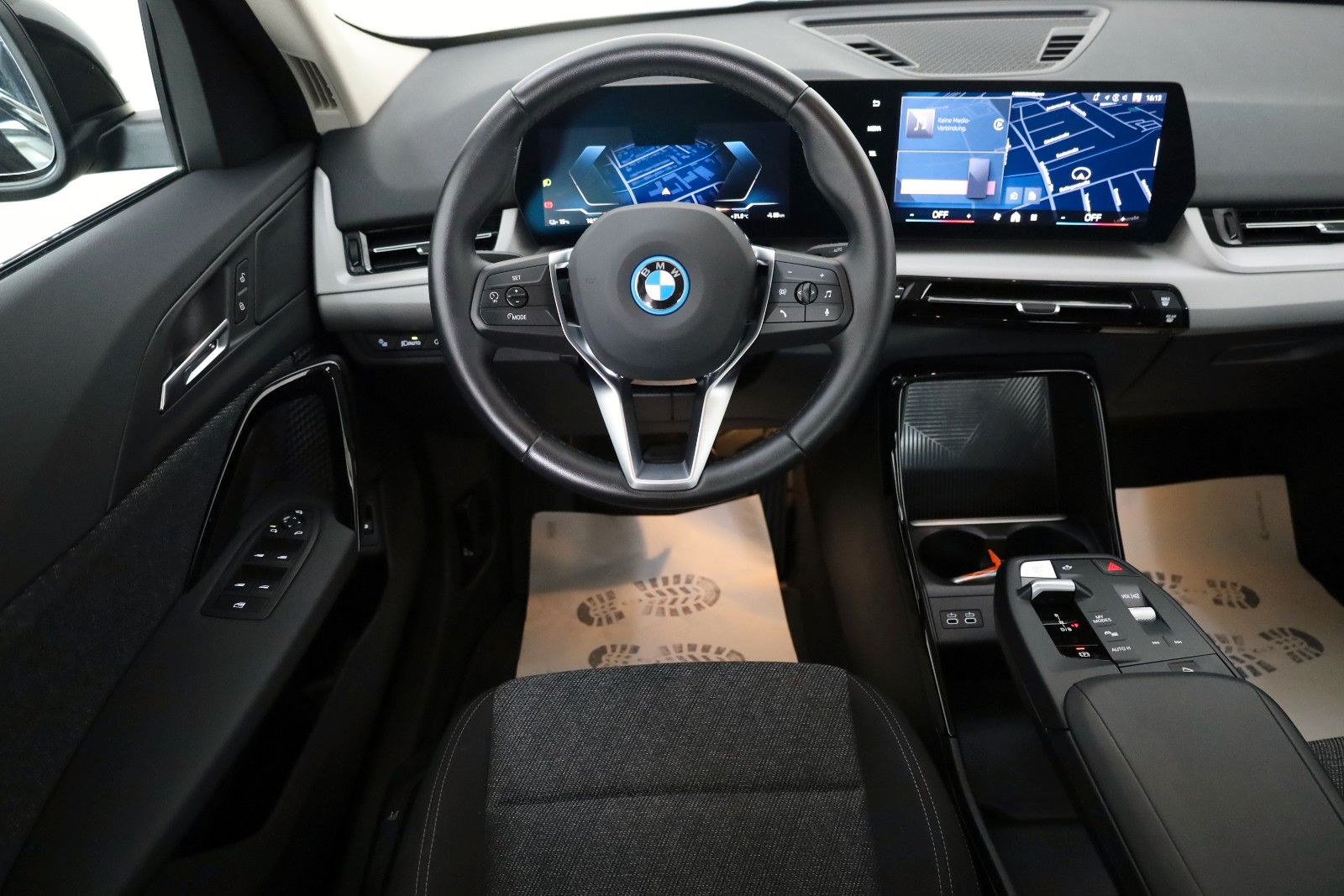Fahrzeugabbildung BMW iX2 20 eDrive,Navi,LED,SH,Kamera,Ausparkassist