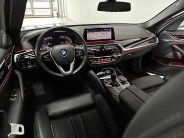 Fahrzeugabbildung BMW 540d xD Sport Line Kamera DAB H/K HUD Keyles 19"