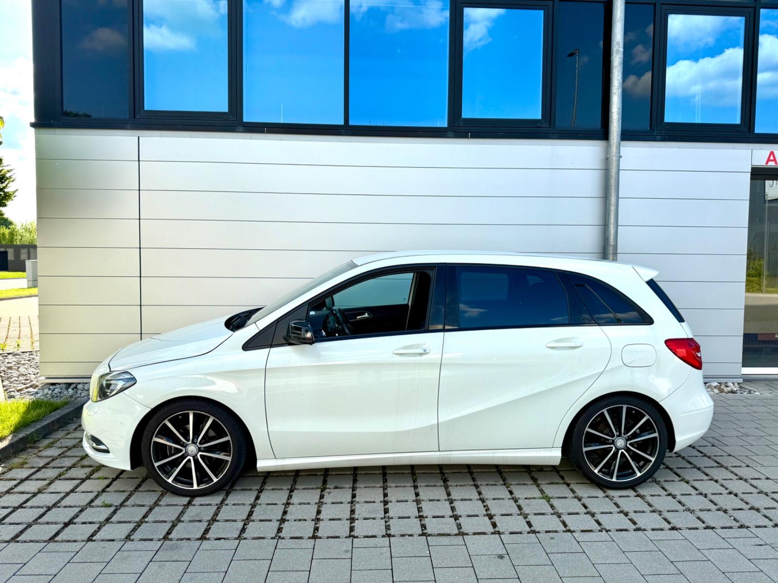 Mercedes-Benz B 180 Automatik/Leder/Navi/LED