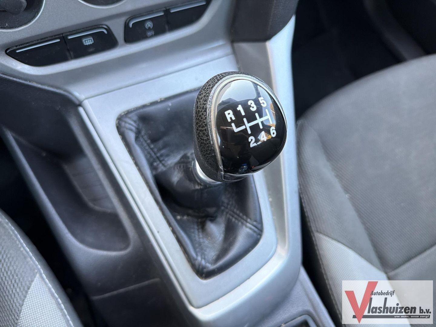 Ford Focus 2012 — photo 15