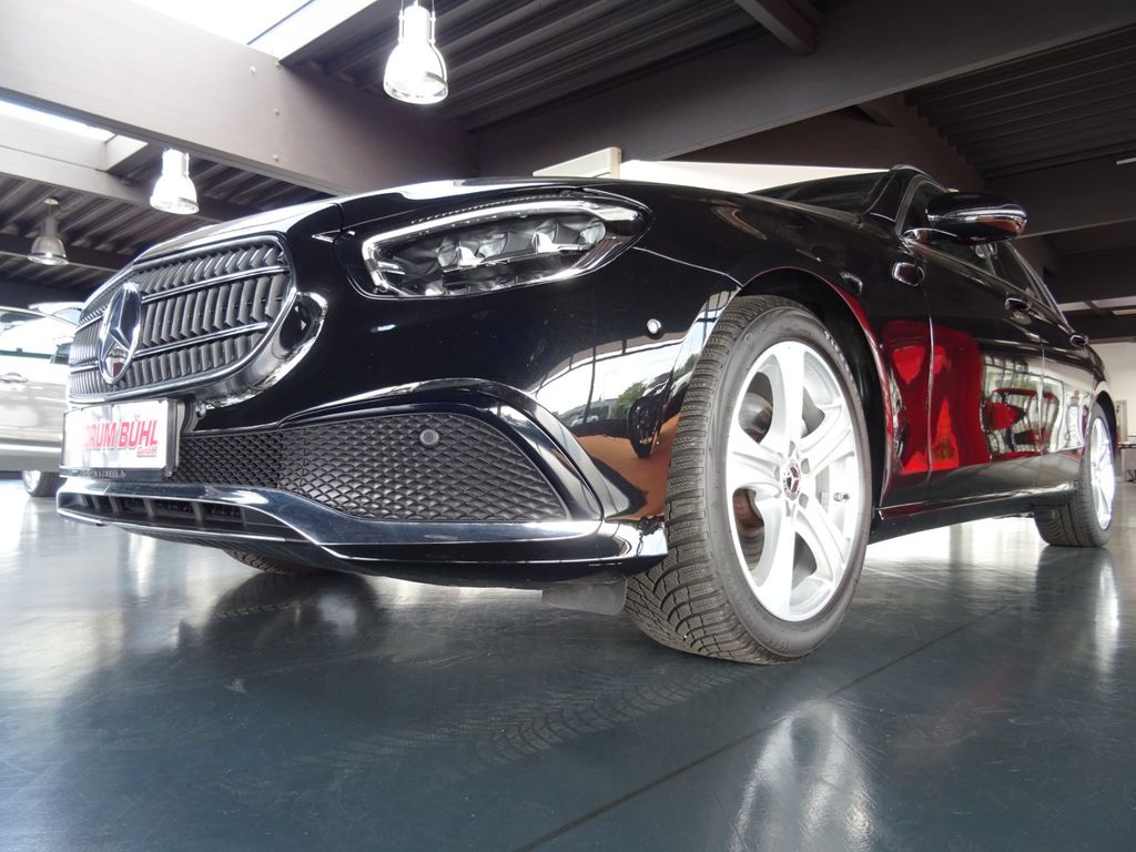 Image of Mercedes-Benz E 220