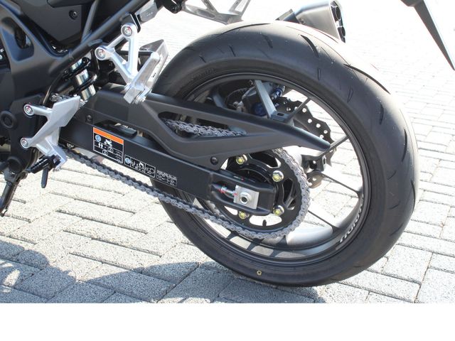 Honda CB750 Hornet e-Clutch *inkl. Zubehör