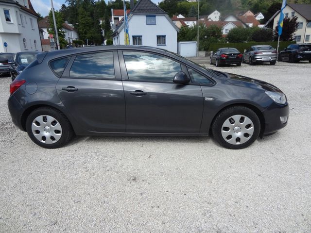 Fahrzeugabbildung Opel Astra J Lim. 5-trg. Design Edition/2.Hd/Klima/