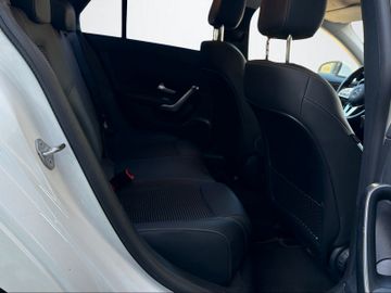Mercedes CLA 200 Shooting Brake - 11