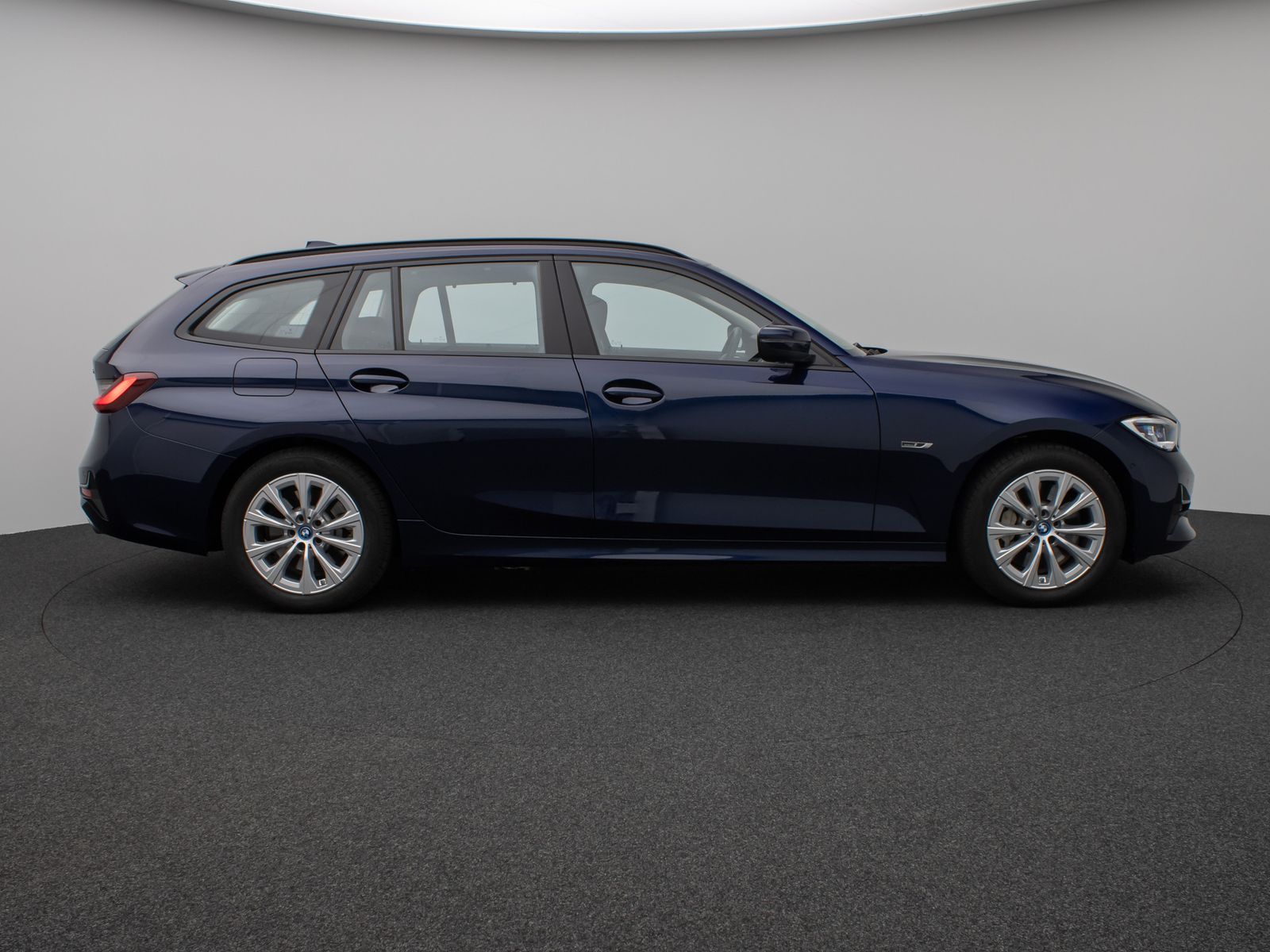 Fahrzeugabbildung BMW 330e Laser HUD DAB PDC Stop&Go Komfort Alarm