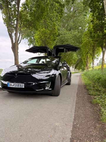 TESLA Model X 75D -