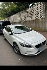 Volvo v40 T2 - 2018 Benin 62800 km - Volvo V40 in Frankfurt (Main)