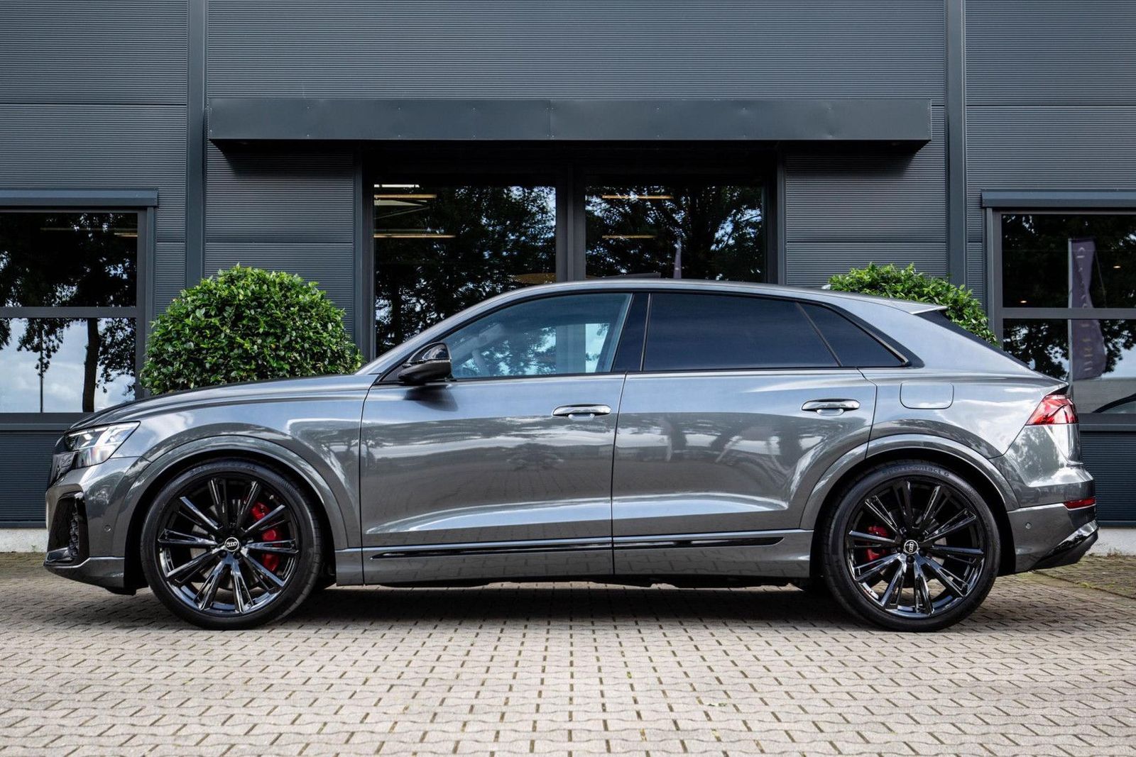 Audi Q8 60 TFSI e Competition 490pk, Carbon, Full-opt imagem 3