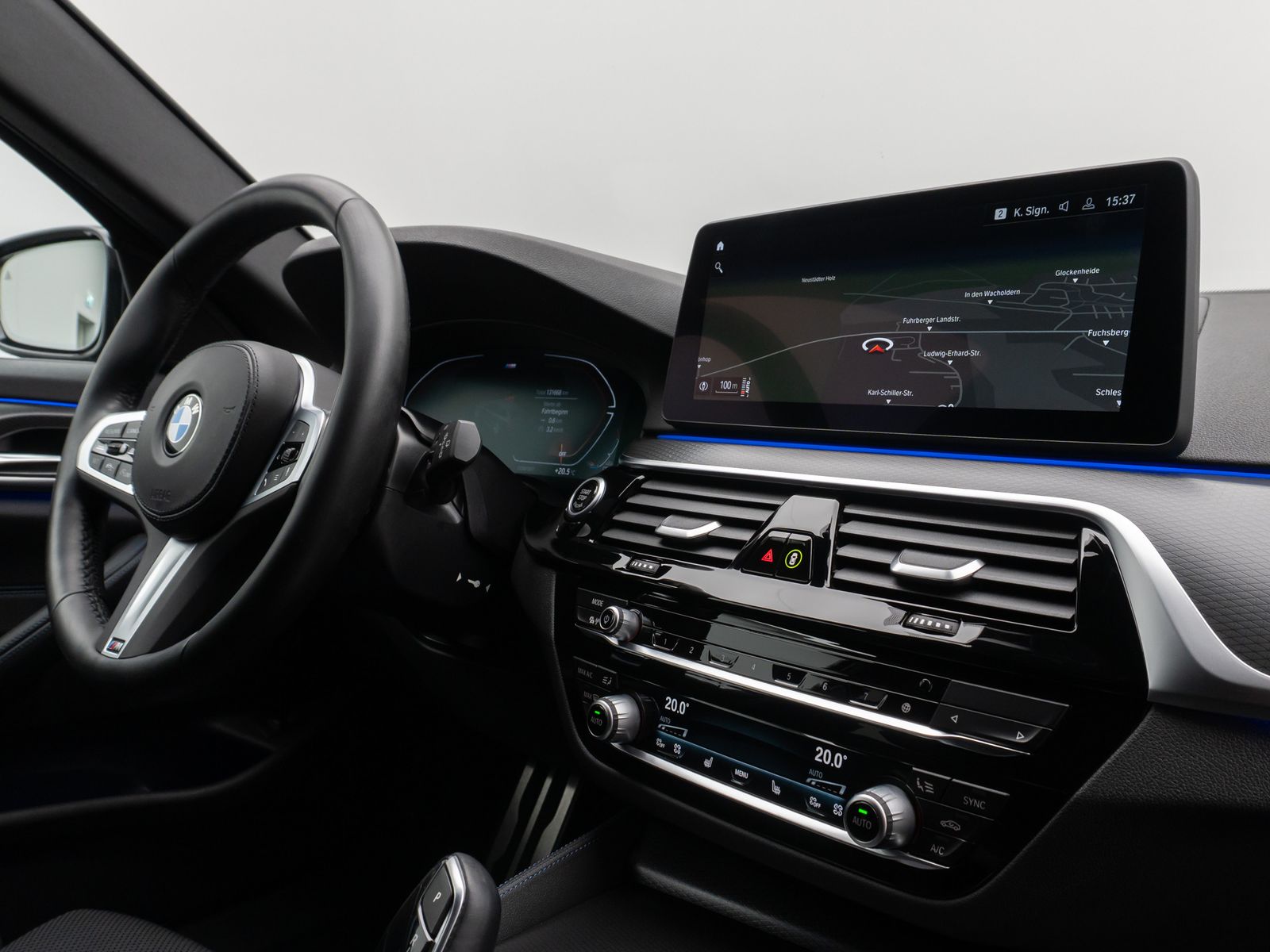 Fahrzeugabbildung BMW 520d xD M Sport Kamera HUD DAB HiFi Stop&Go AHK
