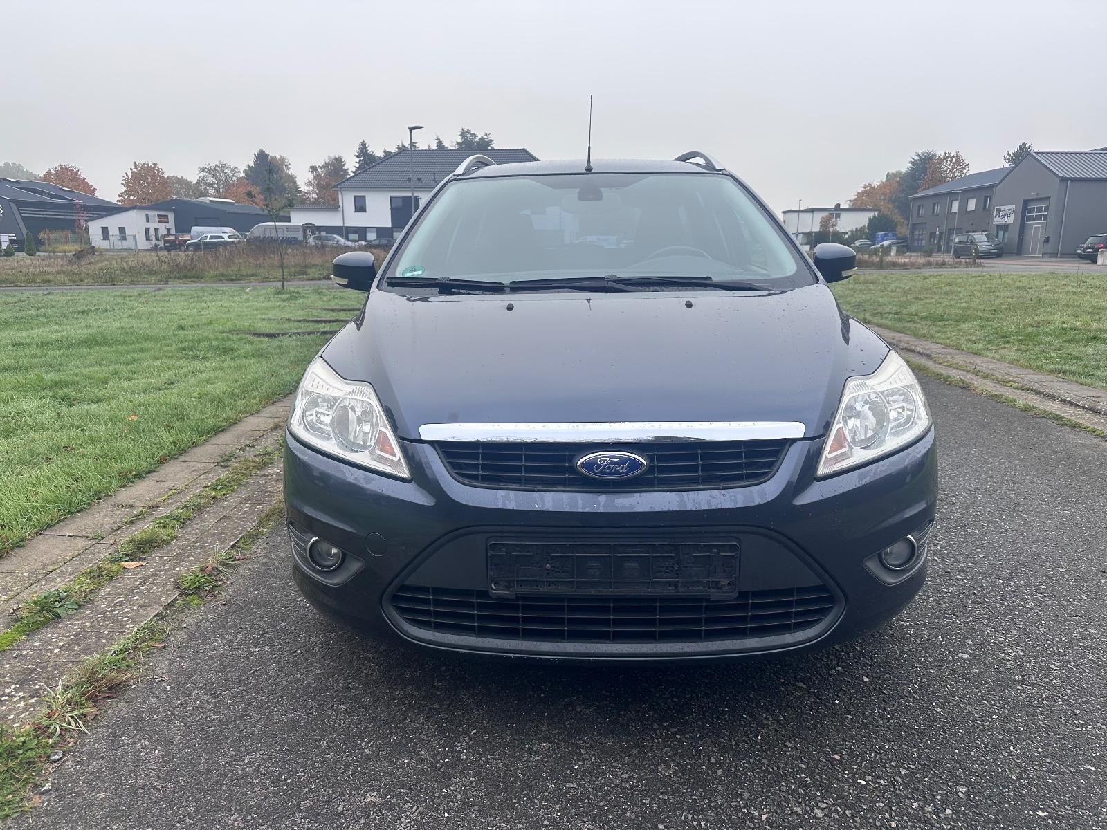 Ford Focus 2010 — rear view