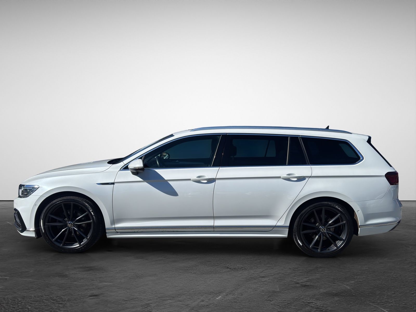 Volkswagen Passat Variant 2.0 TDI DSG R-Line Elegance 19"LM imagem 3