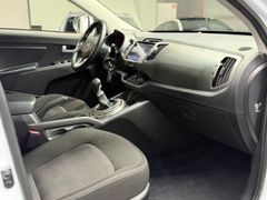 KIA Sportage Attract 2WD*KLIMA*KAMERA*SHZ*NAVI*TOP KIA Sportage Attract 2WD*KLIMA*KAMERA*SHZ*NAVI*TOP