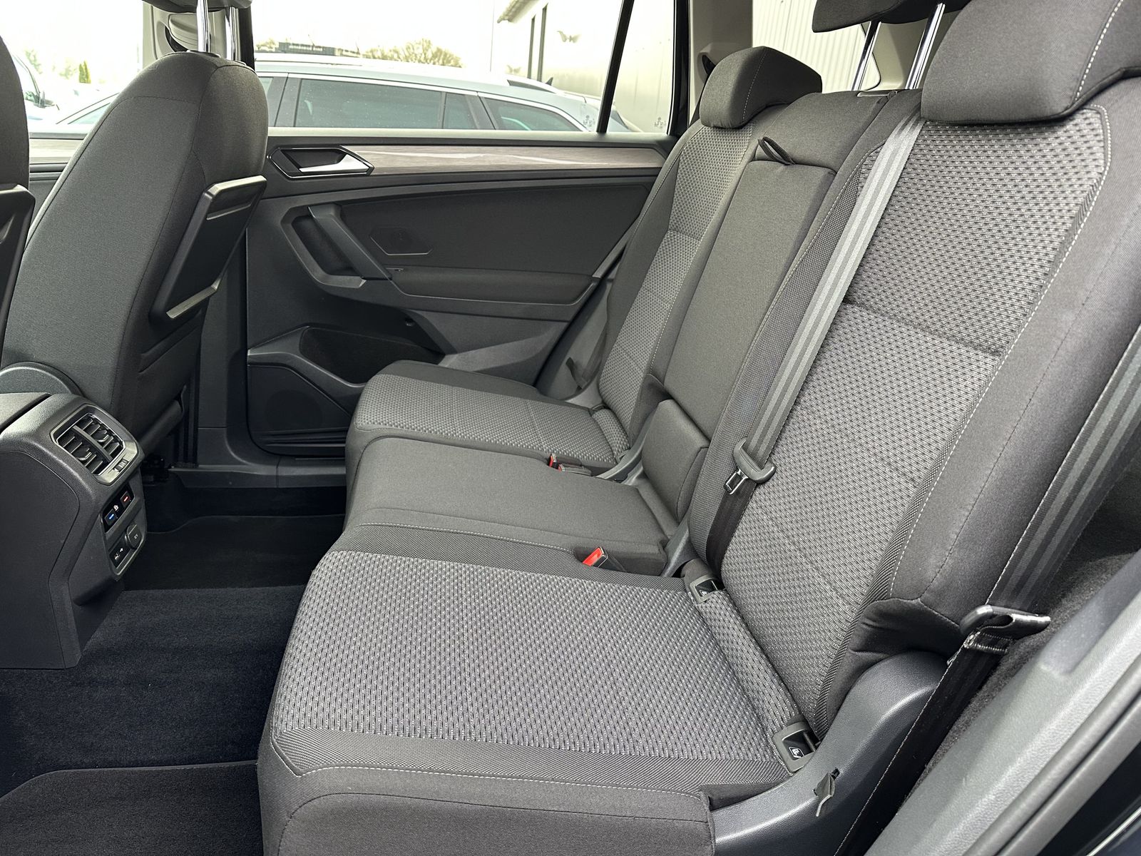 Fahrzeugabbildung Volkswagen Tiguan Allspace 2.0 TDI 4M CL DSG NAV+SHZ+AHK+AC