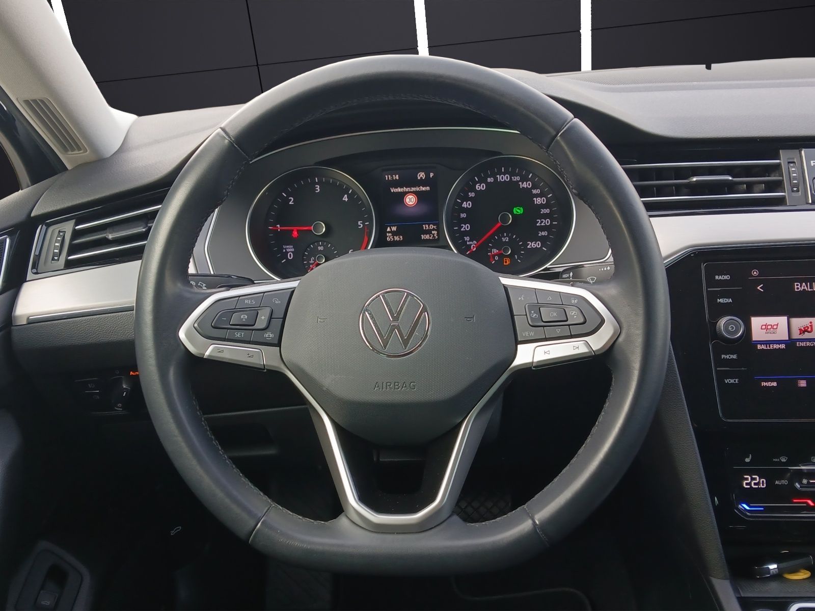 Fahrzeugabbildung Volkswagen Passat Variant TDI Elegance DSG Matrix AHK Navi
