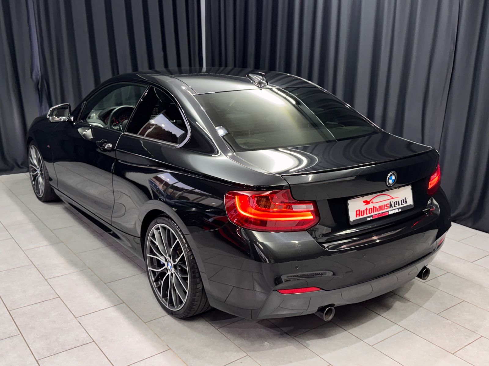 Fahrzeugabbildung BMW M240i Coupe xDrive|M-PERFORMANCE|1.HAND|