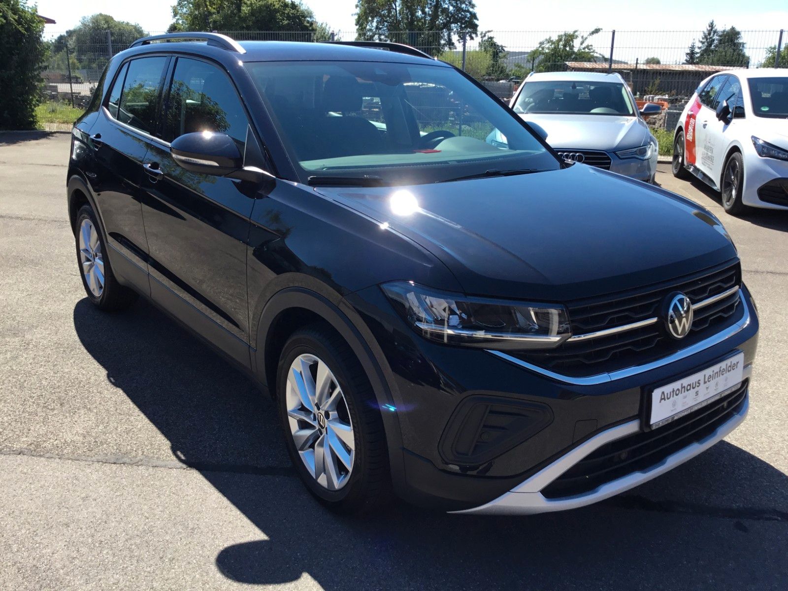 Fahrzeugabbildung Volkswagen T-Cross 1.0 TSI DSG Life+AHK+ACC+LED+17"+Kamera
