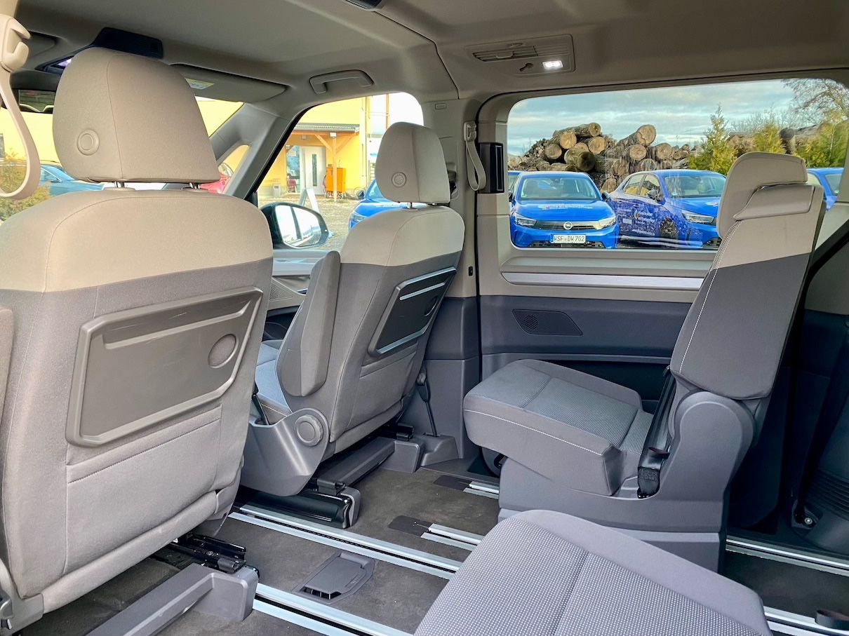 Fahrzeugabbildung Volkswagen T7 Multivan 2.0 TDI LANG LIFE AAC NAVI 7-SITZER