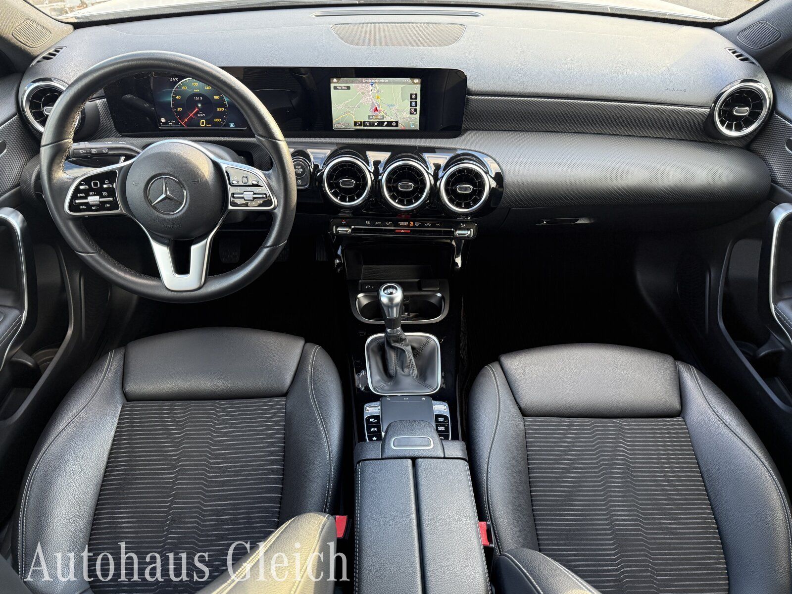 Fahrzeugabbildung Mercedes-Benz A 180 Progressive (EURO 6d-TEMP) Navi/Klima/LED