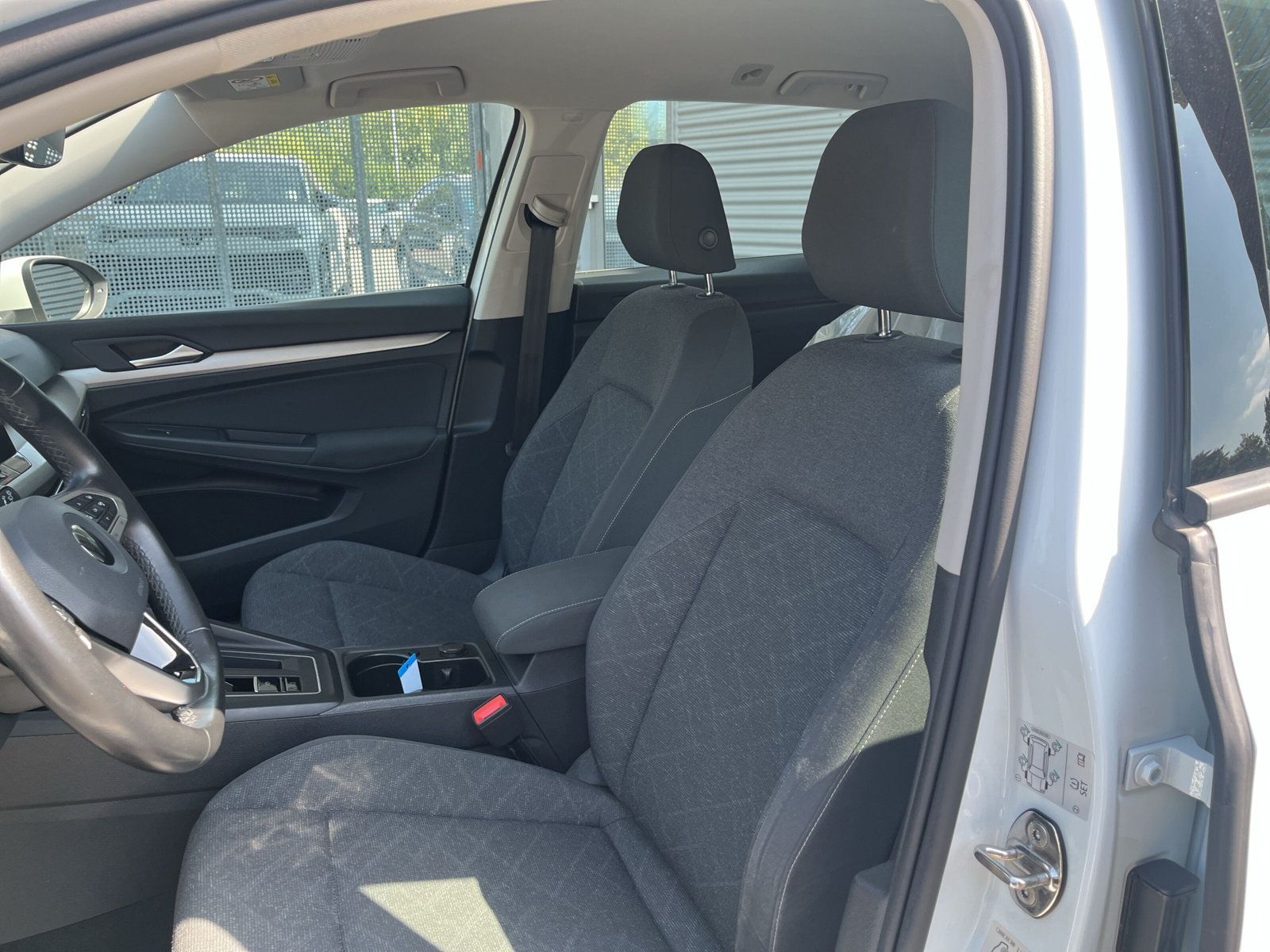 Fahrzeugabbildung Volkswagen Golf VIII Variant 2.0 TDI DSG Life ACC NAVI SHZ