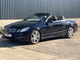 Mercedes-Benz E 300 Cabriolet/ AMG Sportpaket / Schaltwippen/ - Mercedes-Benz E 300 mit Benzin-Antrieb: Cabrio