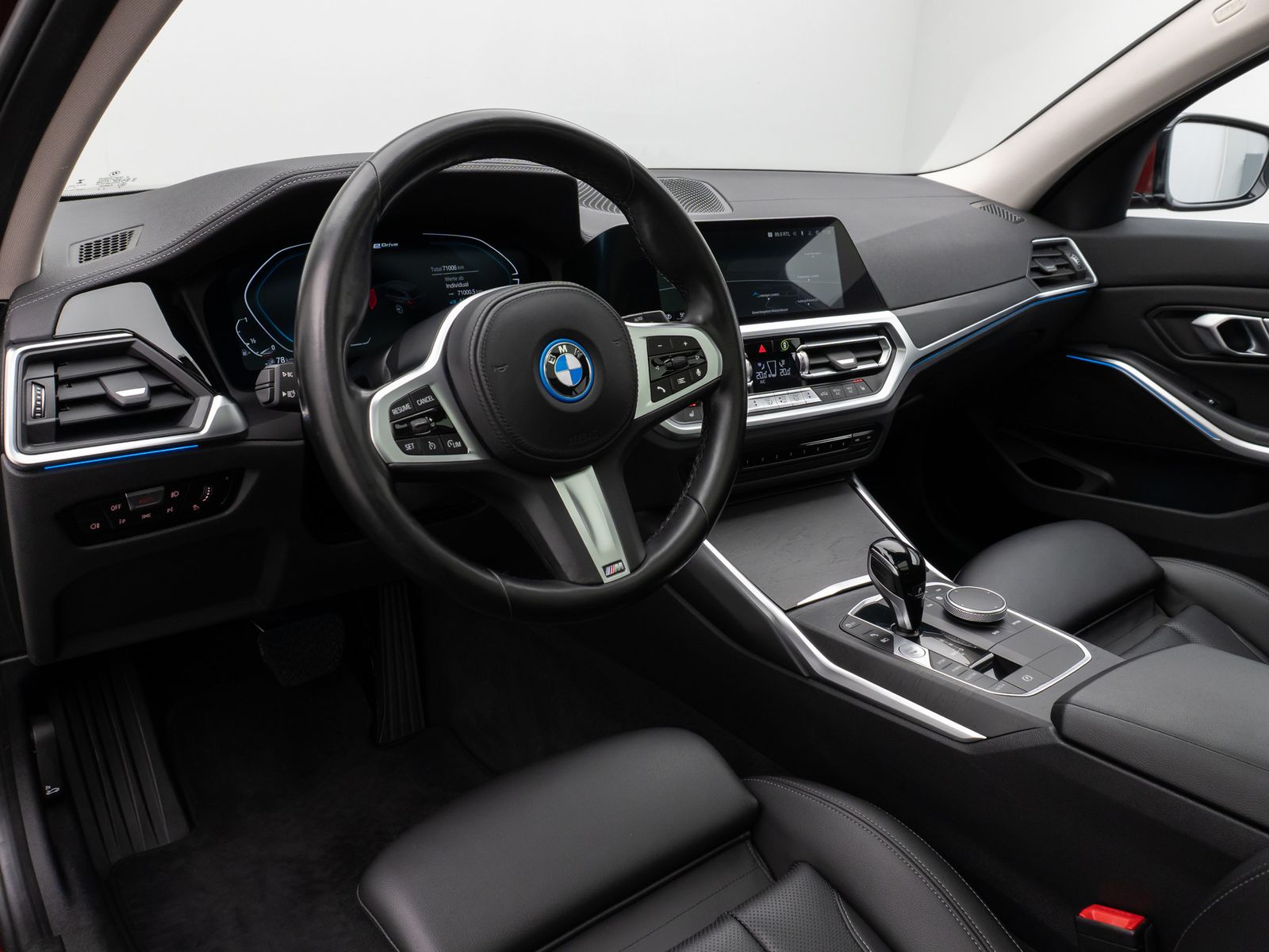 Fahrzeugabbildung BMW 320e Luxury Line Panorama Kamera DAB AHK Alarm