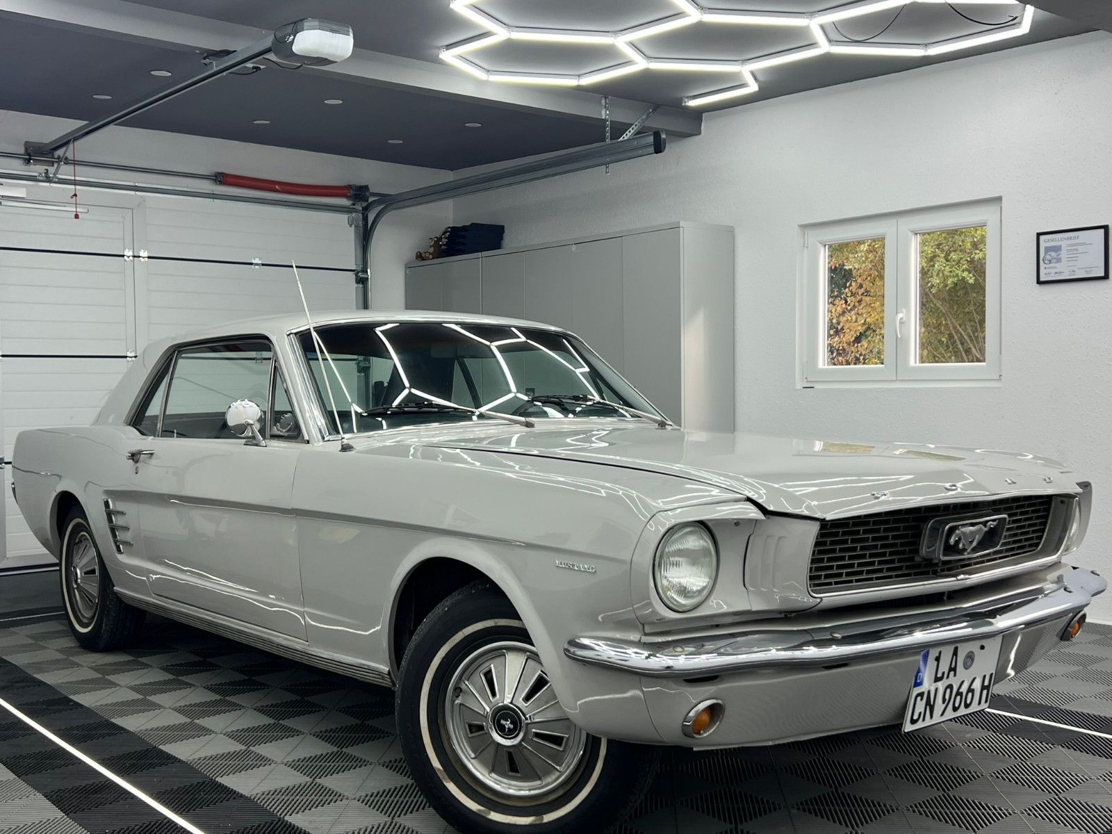 Fahrzeugabbildung Ford Mustang V6/RESTAURIERT/H-ZULASSUNG/ORIGINAL