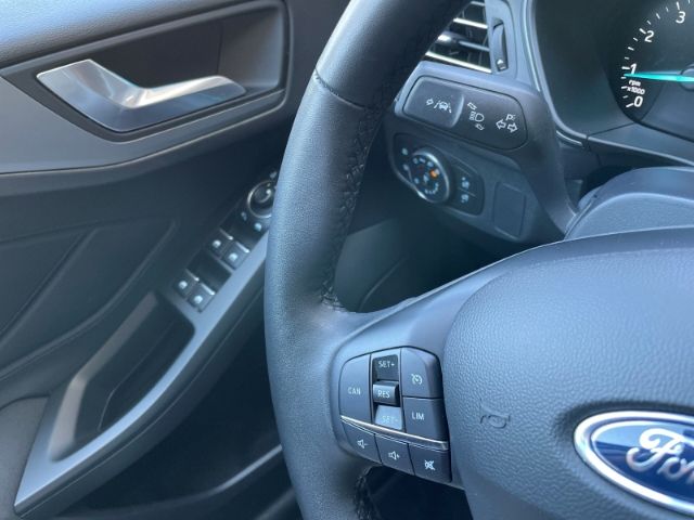 Fahrzeugabbildung Ford Focus 1.0 EcoBoost Mild-Hybrid Titanium , Navi,