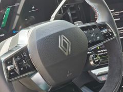 Fahrzeugabbildung Rafale 300 E-Tech Plug-in Hybrid 4x4 Atelier Alp