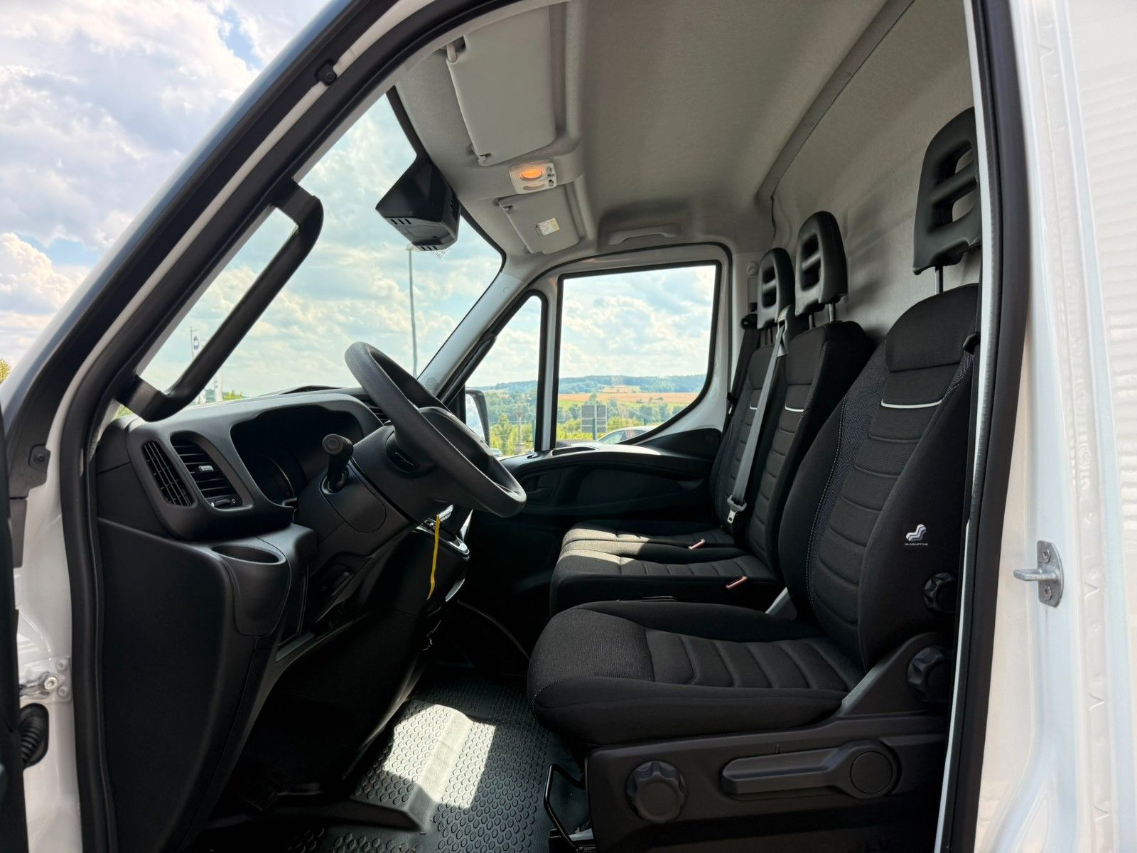 Fahrzeugabbildung Iveco Daily 35S16H3.0A8 V Y ASC-Ausbau Kastenwagen