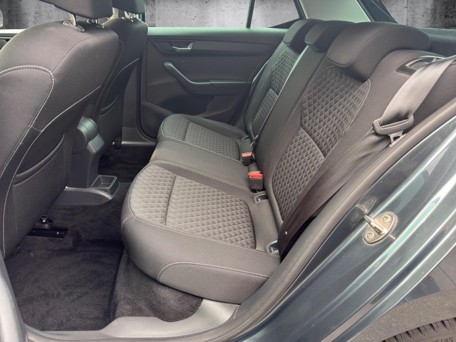 Skoda Fabia Drive*Navi*CarPlay*LED*AHK*1.Hand*uvm.