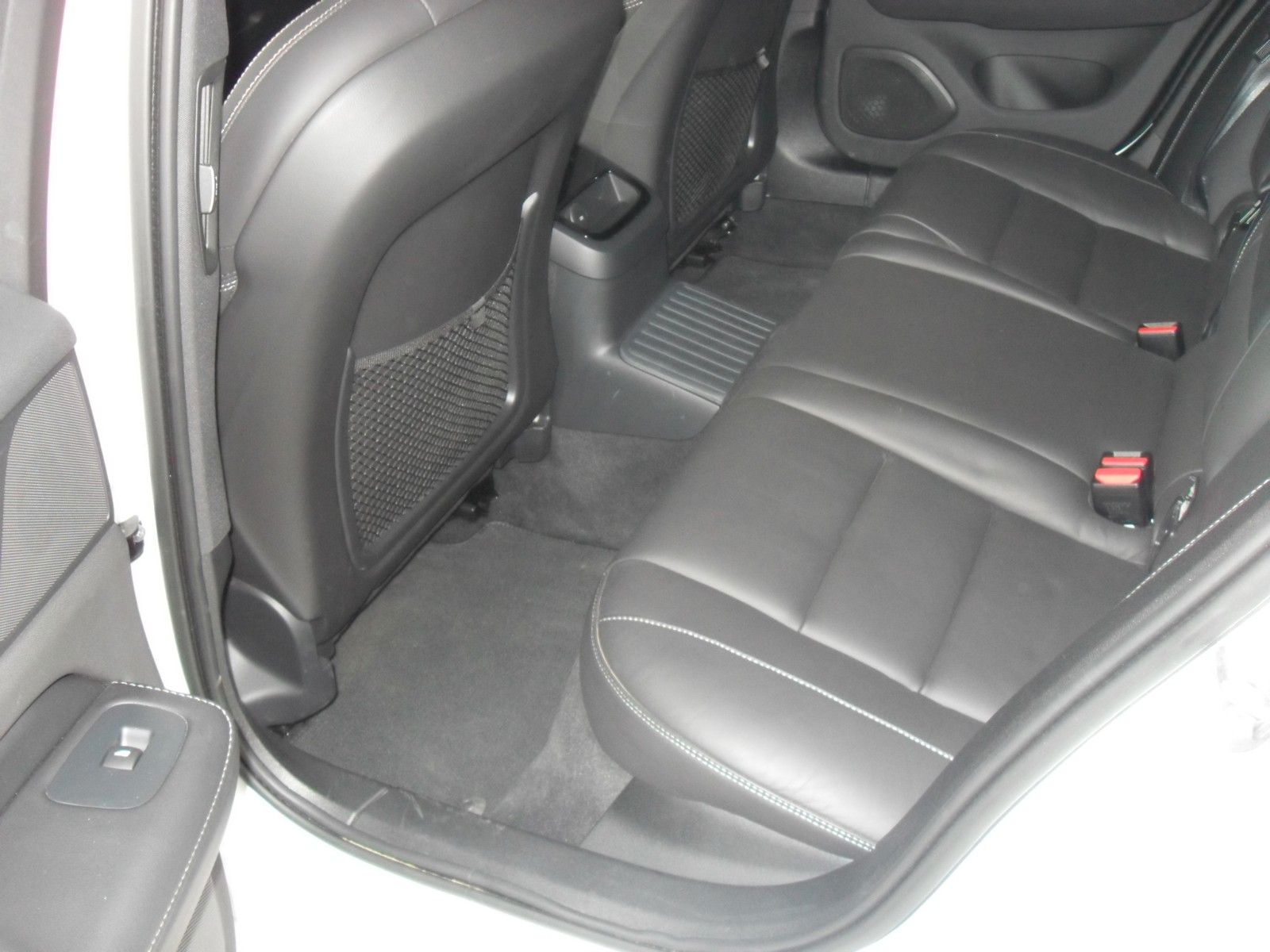 Fahrzeugabbildung Volvo V60 T8 R Design | AWD