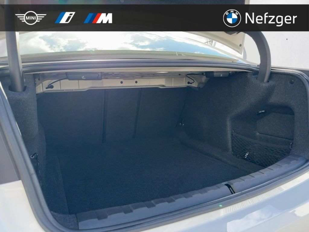 BMW 318 i Limousine  LiveCockpit Prof HIFI Sys. AHK foto 6