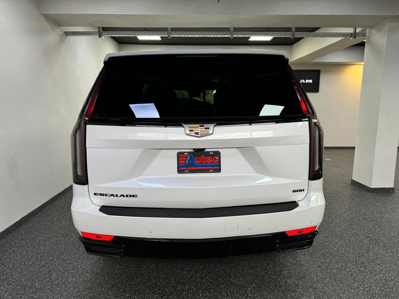 Fahrzeugabbildung Cadillac ESCALADE ESV SPORT 6.2 V8