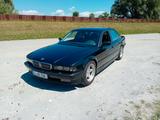 BMW E 38    V8   740i - BMW 740 aus 1996: 740i
