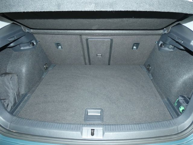 Golf 1.6 TDI IQ.DRIVE STANDHEIZUNG NAVI ACC