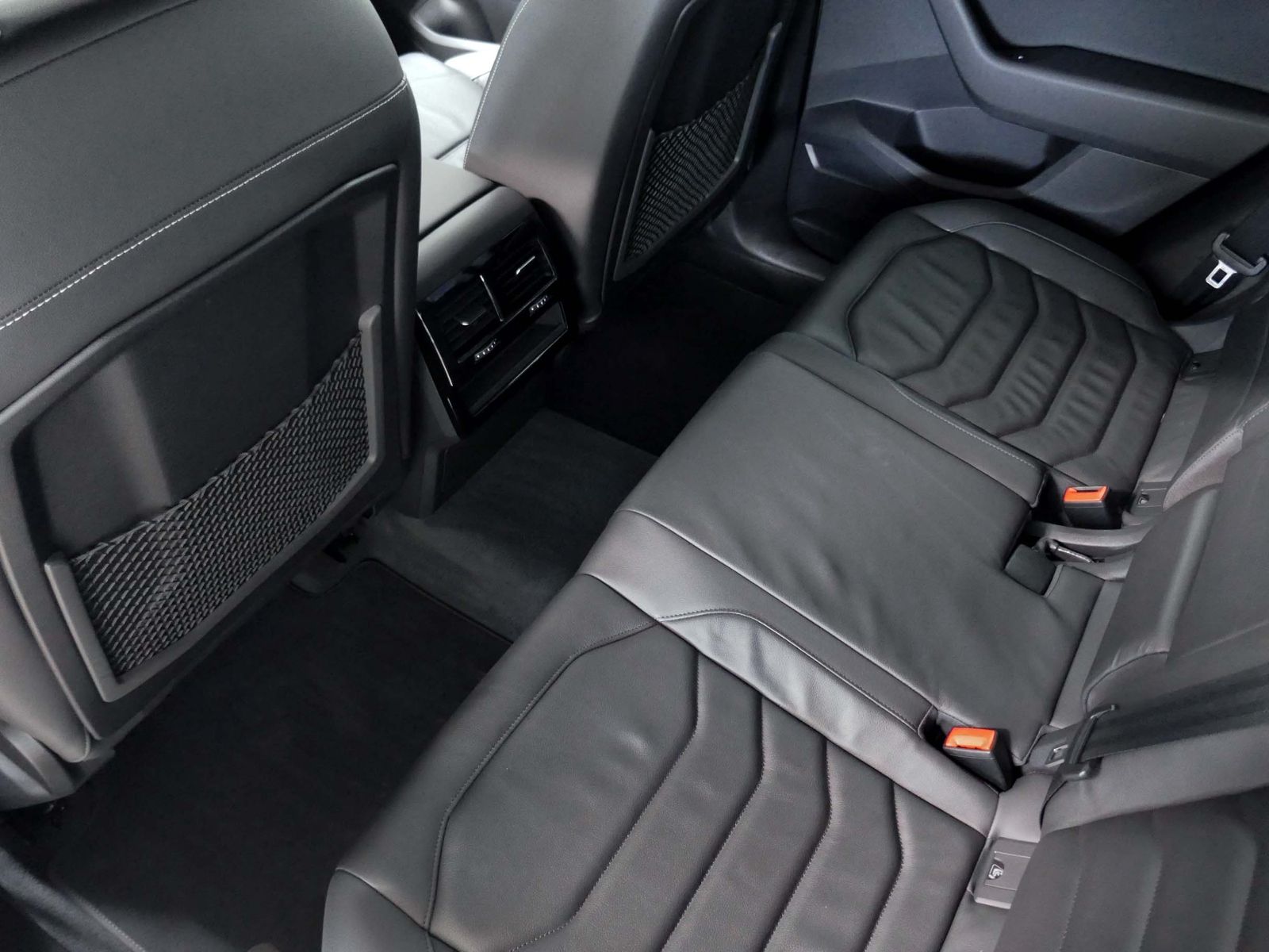 Fahrzeugabbildung Volkswagen Touareg 3.0 TDI V6 4MOTION | LED RFK ACC Navi
