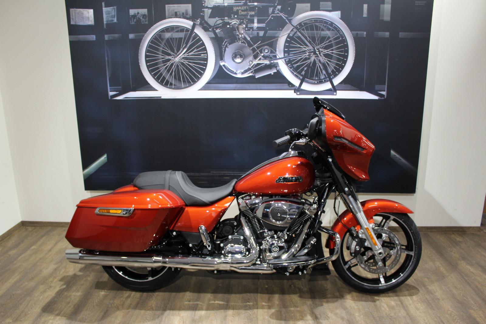 Harley-Davidson Street Glide  FLHX 117 Tageszul.