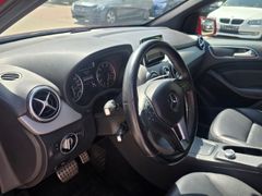 Fahrzeugabbildung B 200 El. Panodach Navi Leder SHZ Parklenkass. N