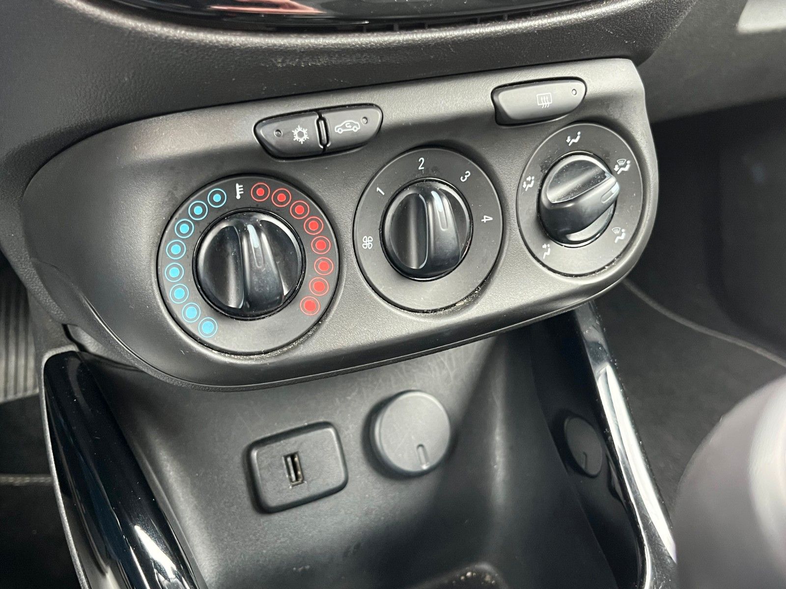 Fahrzeugabbildung Opel Adam Jam 1.4 64KW Klima Tempomat 2.HAND Scheckhe