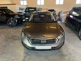 Skoda Octavia Combi Selection Plus-AHK-ACC-GARANTIE- - Skoda Octavia: mit Navigationssystem