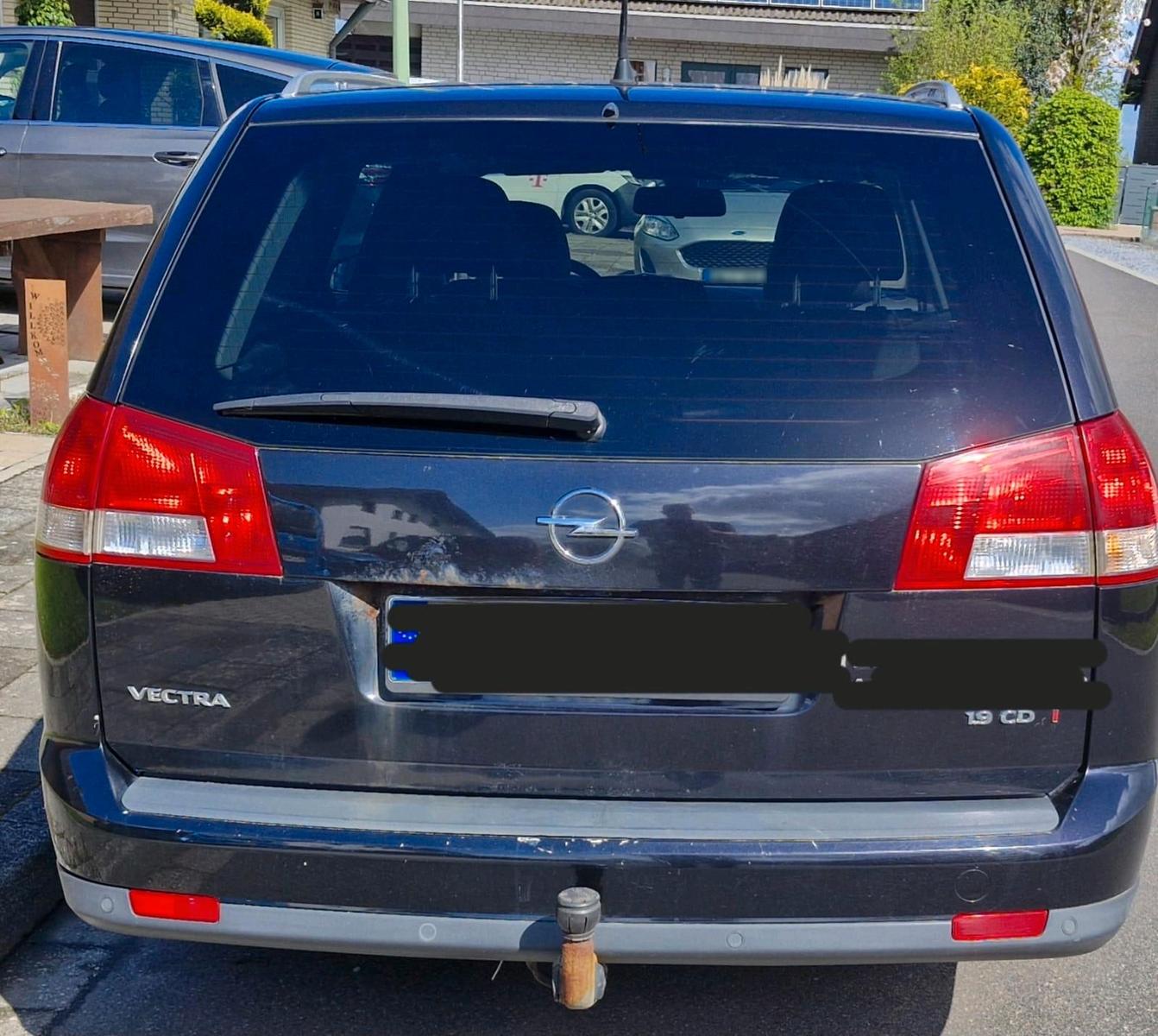 Opel Vectra 2008 — rear view